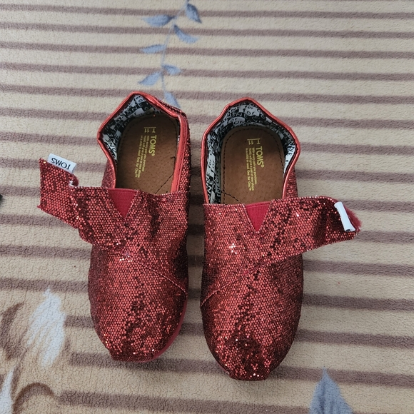 Red glitter tims slip on and/or velcro - Picture 7 of 12
